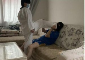 【足下生辉】跆拳道女同暴虐小偷（剧情、袜脚踩踏、羞辱、腿绞插图2