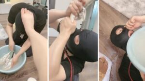 【黑泽兮】重口-喝超脏洗鞋水物化人体擦鞋器【双视角版】-字母网社区