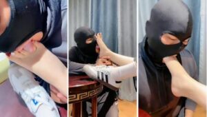 【凯瑟琳】健身后脏鞋白袜辱嘴叼鞋袜塞嘴插图1