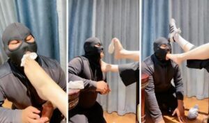 【凯瑟琳】健身后脏鞋白袜辱嘴叼鞋袜塞嘴-字母网社区