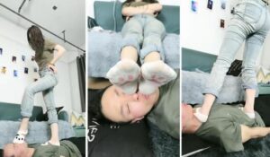 诗琪健身女神S客厅棉袜脚爆踩贱奴【完整版】插图1