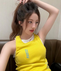 黑丝诱惑 素人篇：大二学生晓俞两双原味脏鞋底舔干净床上虐乳-字母网社区