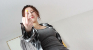黑丝诱惑 素人篇：大二学生晓俞两双原味脏鞋底舔干净床上虐乳插图3