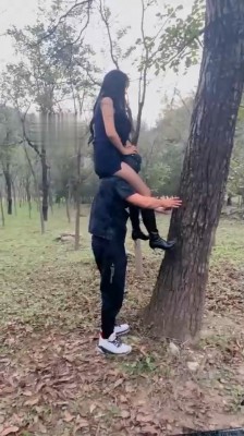 蒂法女王 户外逮住跟踪狂虐废 绑在树上鞭打舔圣水-字母网社区