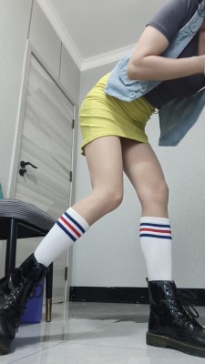 兰儿小主_女S的反差_蒋媛调教时发现m穿着兰儿臭丝袜插图1