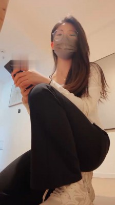 南夕_小白鞋棉袜强制脚奴闻舔_气味专场网盘下载插图3
