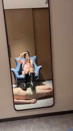 米琦妙妙屋_长靴全体重踩踏男奴厕椅黄金赏赐视频下载-字母网社区