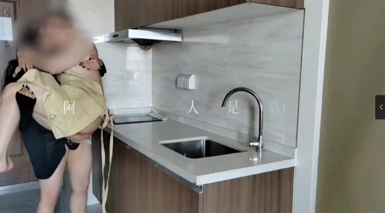 阿姨大人是总攻_厨房抱起M男直击后庭输出视频下载-字母网社区