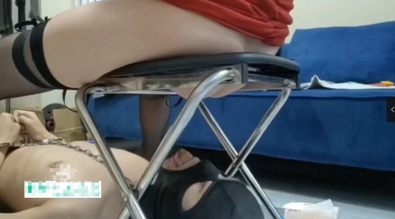 红衣素人女王捆绑M男_厕椅赏圣水黄金全部吞咽视频下载-字母网社区