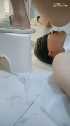 国产七洛殿下黄金调教_坐便器三合一厕奴视频下载插图2