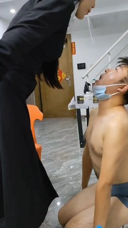 素人情侣主_剧情调教多管闲事的废物哥哥舔鞋底视频下载-字母网社区