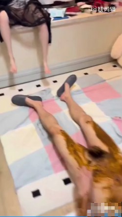 素人女S_大黄金圣水调教坐便器量大便润滑下榨汁视频下载插图1