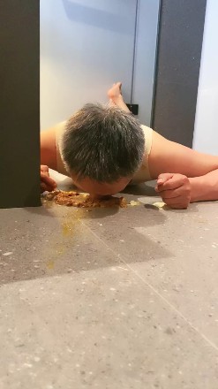 魅儿女王_桌子上让M长大嘴巴接黄金后厕纸拌着吞视频下载-字母网社区