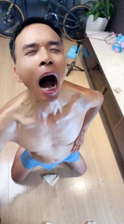 晨颜女王_旗袍裙黄金调教口水吐贱畜狗嘴里羞辱视频下载-字母网社区