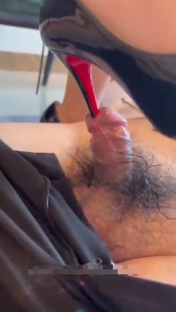 女王滴蜡鞭打调教贱畜_虐马眼灌洗衣液视频下载-字母网社区