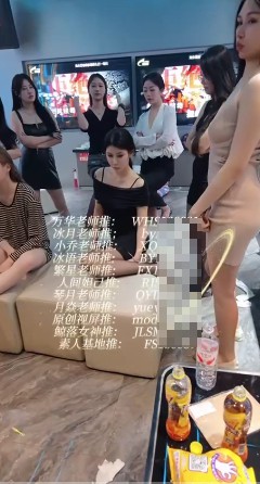 Models_多主丰臀坐脸踩踏两女M掰开狗嘴喂圣水视频下载插图3