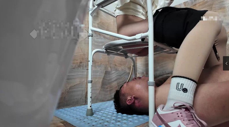 与精神小妹那些事_3女S暴揍社会大哥后赏黄金视频下载-字母网社区