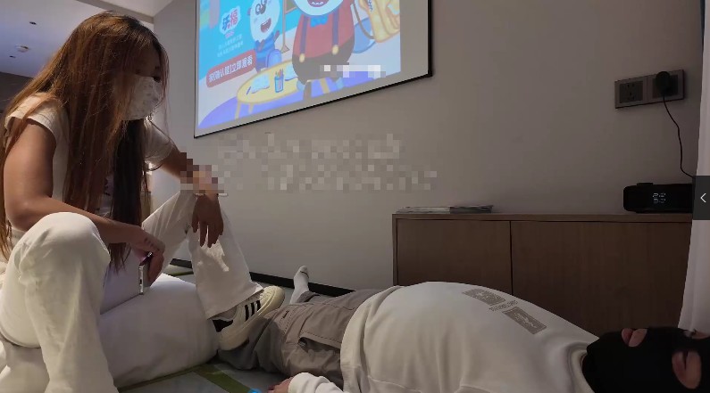 与精神小妹那些事_女S立定跳档坐脸窒息足交视频下载插图1