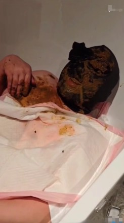 素人女S_浴缸调教坐便器强制黄金吃到M嘴角流屎水视频下载-字母网社区