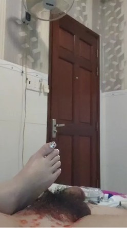 Nhu女王_蜡烛滴鸡巴火烧黑森林虐马眼电击治疗视频下载插图2