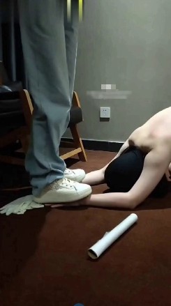 暴力美学S_多根筷子绑一起插女M逼脚震下体玩穴视频下载-字母网社区