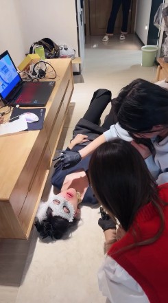 艾米女王_纯白欲风蹲赏母狗吃黄金M疯狂浪叫视频下载-字母网社区