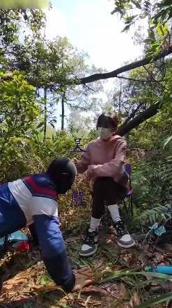 暴力美学S_户外调教贱M舔鞋底清洁赏黄金封嘴强吞视频下载插图1