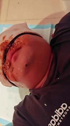 桃老师_享用厕奴赏黄金圣水后鞋踩食物喂狗粮视频下载插图3