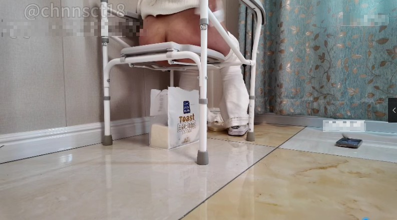 与精神小妹那些事_女S第一视角制作黄金面包视频下载-字母网社区