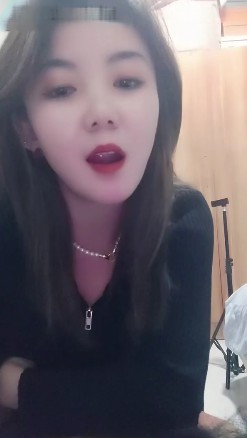 曼陀铃S_鞭打调教倔强母狗抓着头强打圣水退骚针视频下载插图2