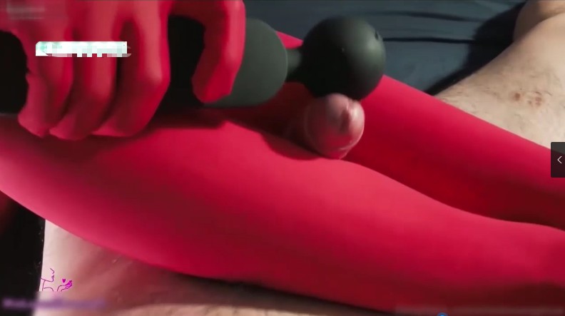 冷轩女王_红丝袜调教男奴吐奶_腿夹玩弄震动棒视频下载插图1