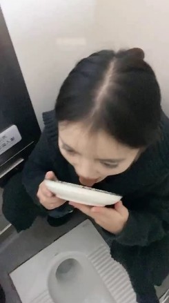 素人女王_日常调教女奴户外吃黄金搭配红酒视频下载-字母网社区