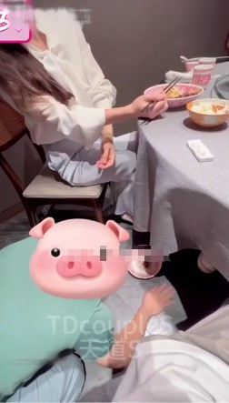 天道夫妻主_万圣节带狗奴出去吃饭桌下喂食踩头视频下载-字母网社区