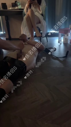 陌影夫妻S_束缚贱狗舔妻主脚时被男主手撸榨汁视频下载-字母网社区