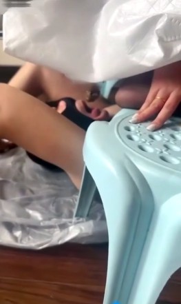 77妻主_黄金调教再次挑战的贱狗让M涂抹身体视频下载插图1