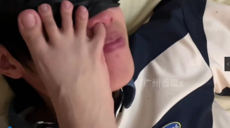 广州香菜S_高端口舌专场坐脸强制M闻屁舔逼侍奉视频下载插图3