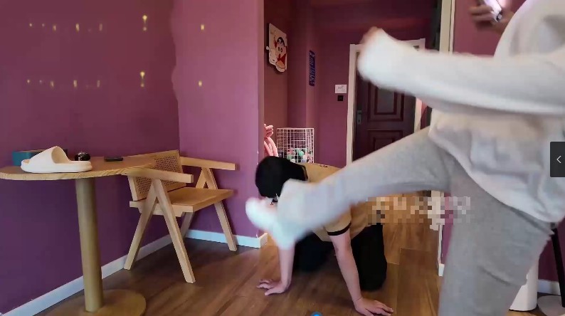 精神小妹线下系列251_双主重度面部摧毁视频下载插图1