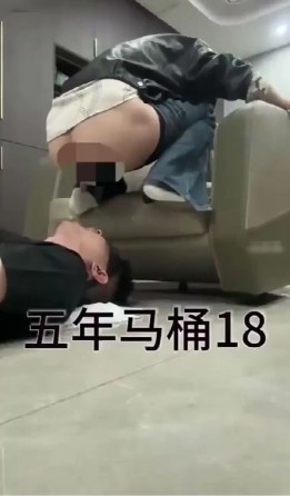 秋大大五年马桶18_平板鞋踩踏强制完食黄金视频下载-字母网社区