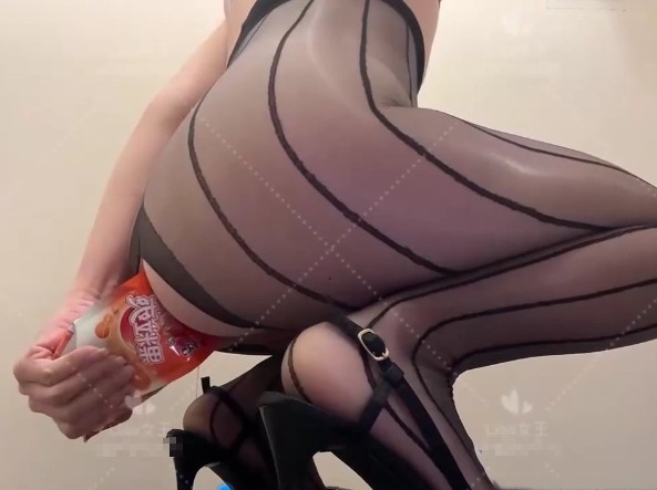 lisa女王第一视角制作黄金圣水便当外卖视频下载-字母网社区